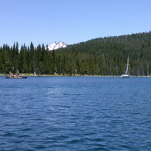 Foto tomada en Elk Lake Resort and Marina  por Angela M. el 6/7/2014