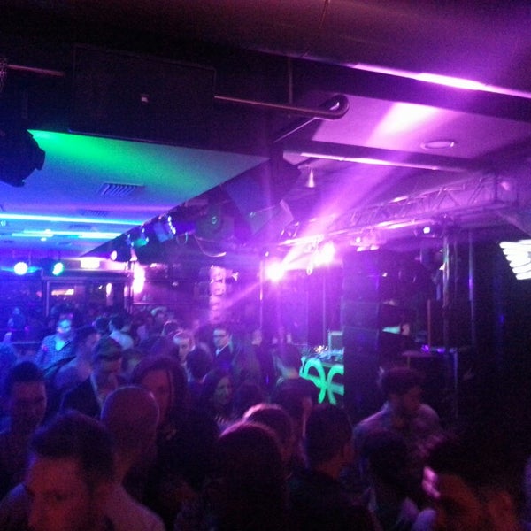 соло певец. Maickel telussa tell me what you feel. Club feel. Retro rave. ретро рейв текст.