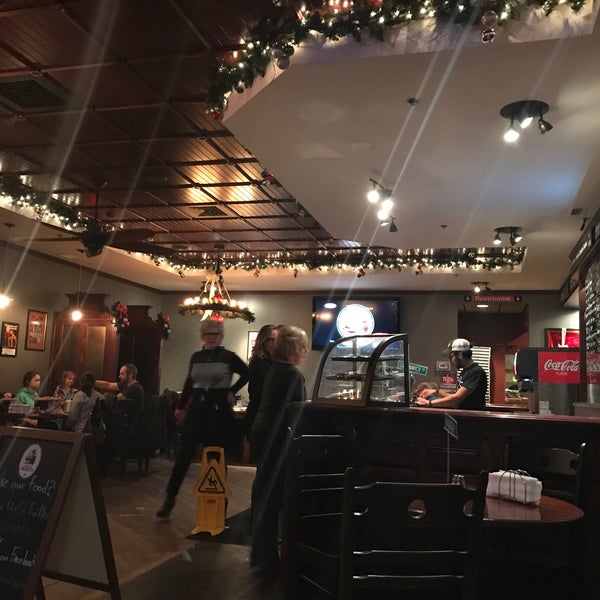 1/6/2017 tarihinde Mardee T.ziyaretçi tarafından AJ&#39;s NY Pizzeria of Topeka'de çekilen fotoğraf