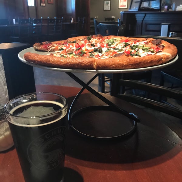 Снимок сделан в AJ&#39;s NY Pizzeria of Topeka пользователем Mardee T. 4/21/2017