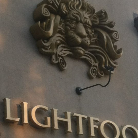 Foto diambil di Lightfoot Restaurant oleh Eddie T. pada 9/29/2012