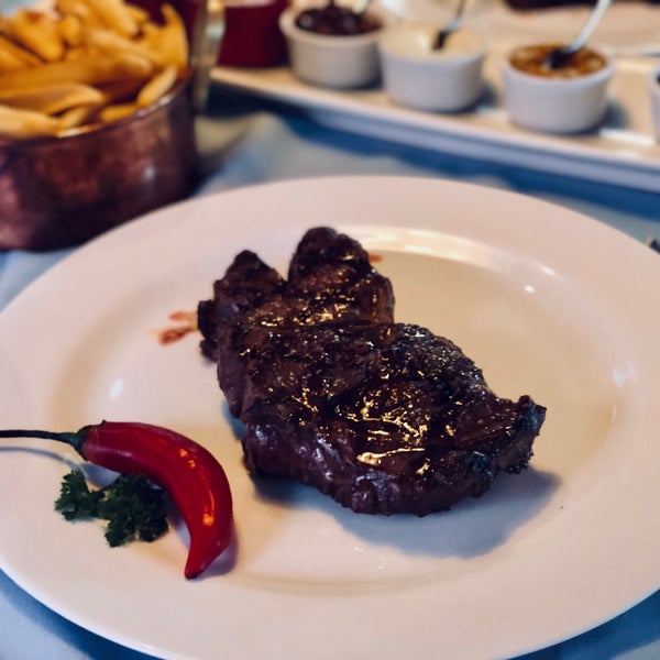 Steak, carne, lomo! Cortes nobres argentinos servidos deliciosamente ao ponto, atendimento impecável!