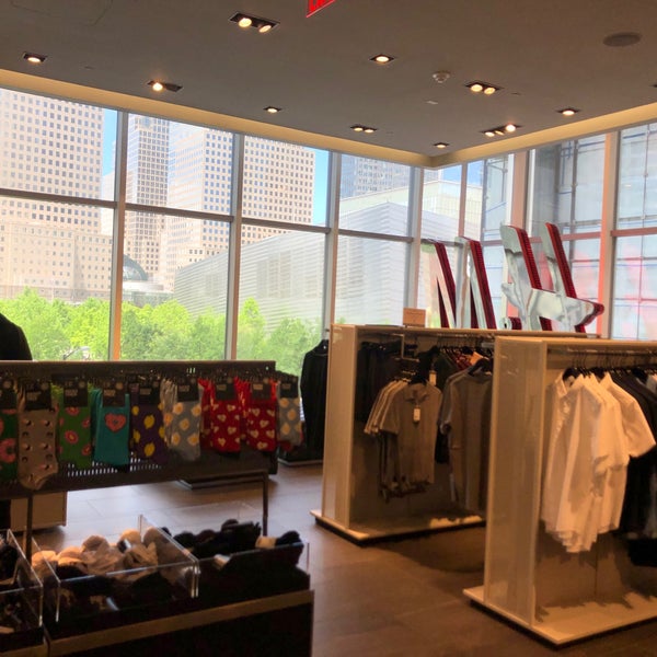 Photos a H M Magasin de vetements a Financial District