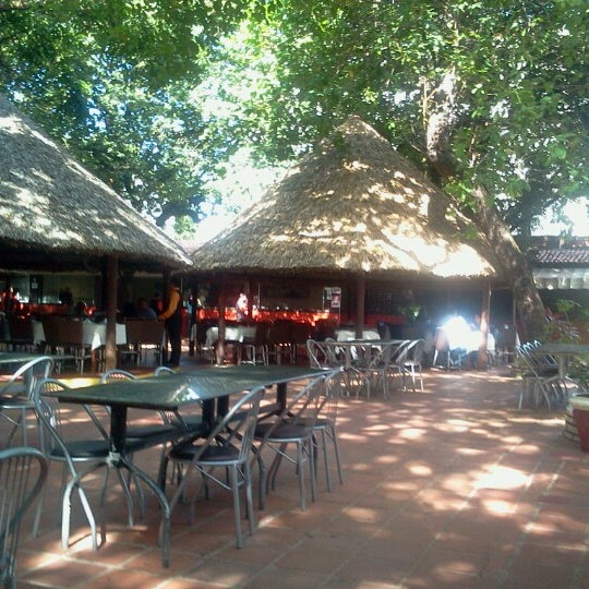 Photo taken at Restaurante Parque Recreio by Daniel Macedo A. on 10/5/2012