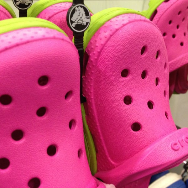 crocs crabtree mall