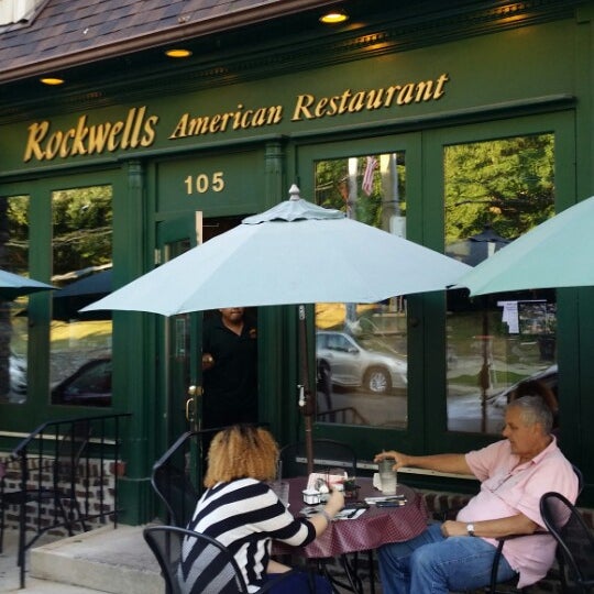 Foto scattata a Rockwell&#39;s American Restaurant da Lester K. il 7/24/2015