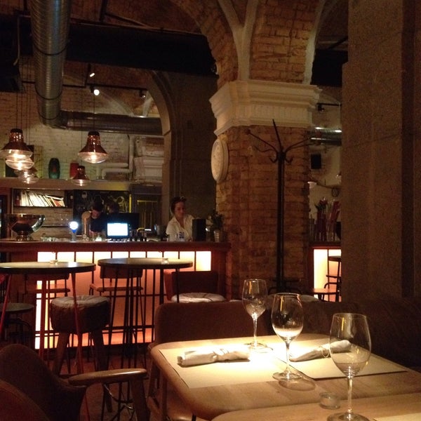 Foto tirada no(a) innio restaurant and bar por Attila P. em 1/28/2015