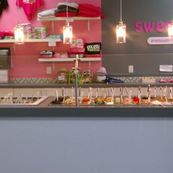 Sweet Frog Frozen Yogurt Shop in Frederick