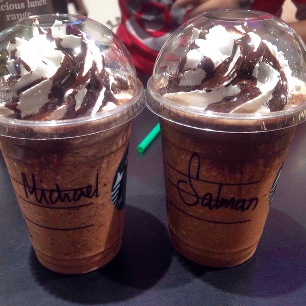 Photo taken at Starbucks by Mhykeeee C. on 11/13/2015