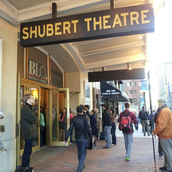 Снимок сделан в Citi Performing Arts Center Shubert Theatre пользователем maymotoyama 4/24/2013