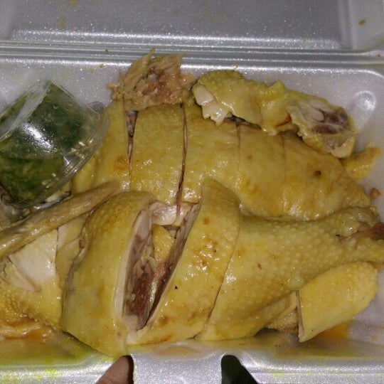 Lucky Bakery & BBQ Chinese Restaurant in West Allis