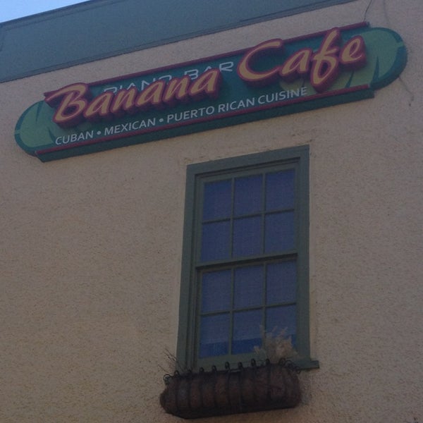 Foto tirada no(a) Banana Cafe and Piano Bar por MsMarilyn D. em 2/15/2013