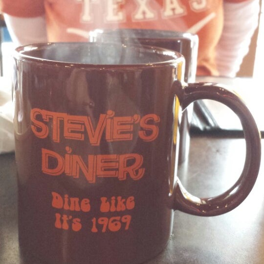 Photo prise au Stevie&#39;s Diner par Rob G. le10/13/2013