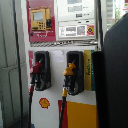 Photo taken at Shell by baiihaqii ✌ on 12/19/2012