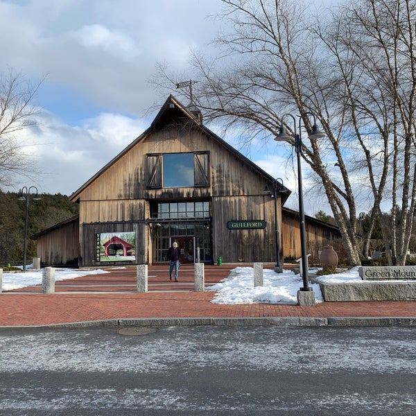 รูปภาพถ่ายที่ Vermont Welcome Center โดย Max S. เมื่อ 2/28/2020