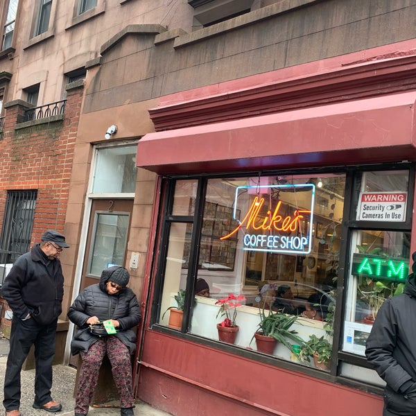 Mike's coffee. Mikes coffee. Кофемашина в цехе завода для работников. Mikes coffee. Mike's coffee.