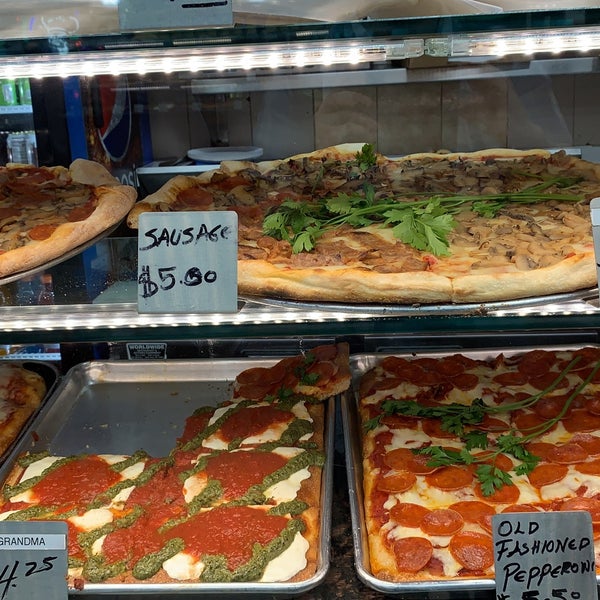 5/24/2019 tarihinde Max S.ziyaretçi tarafından Famous Ben&#39;s Pizza of SoHo'de çekilen fotoğraf