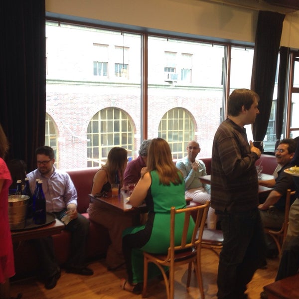 5/18/2014 tarihinde Max S.ziyaretçi tarafından cafe bari soho'de çekilen fotoğraf