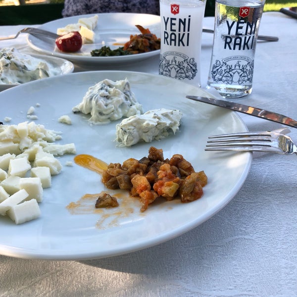 รูปภาพถ่ายที่ Gölköy Restaurant โดย İpek K. เมื่อ 8/25/2019