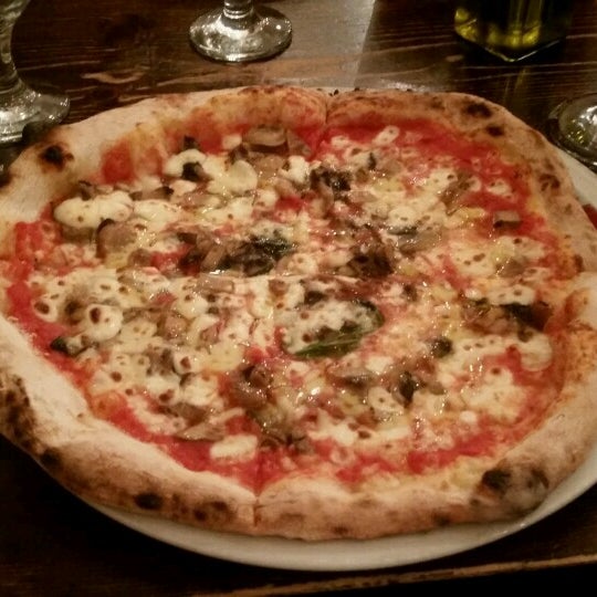 10/4/2016에 Élide P.님이 Pizza e Pazzi에서 찍은 사진