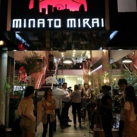 Foto diambil di Minato Mirai Sushi &amp; Temaki oleh Julian B. pada 11/14/2012