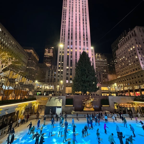 Foto tirada no(a) The Rink at Rockefeller Center por jp f. em 11/25/2023