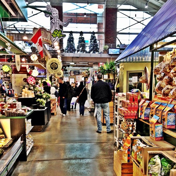 Foto scattata a Covent Garden Market da Lindsay J. il 12/22/2012