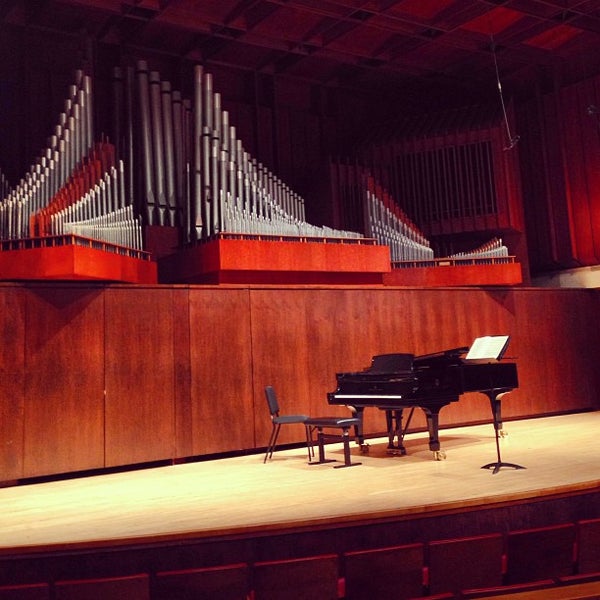 Foto tomada en Paul Recital Hall at Juilliard  por Tokuyuki K. el 3/25/2013