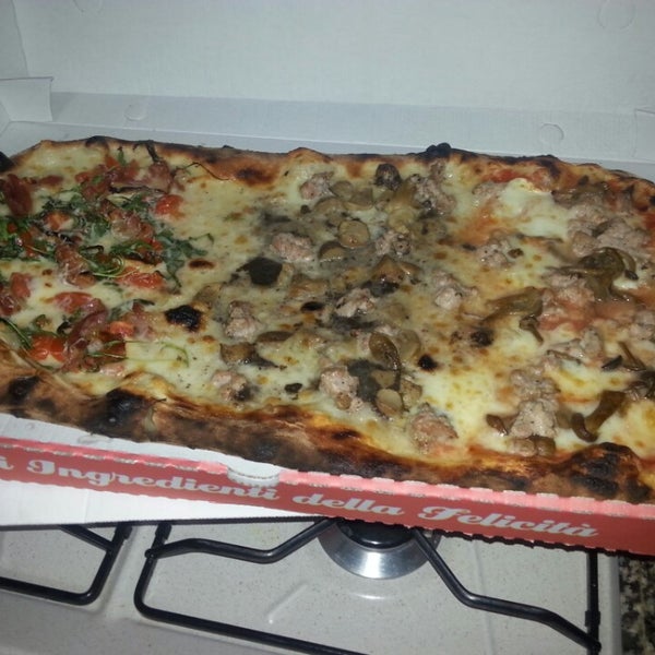 Бешамель пицца. Пицца, meguths. Неаполитанская пицца италия. Pizza re. Pizza re.