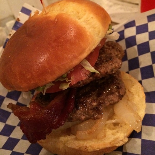 Снимок сделан в Boardwalk Fresh Burgers and Fries пользователем MrIzReal 5/12/2014