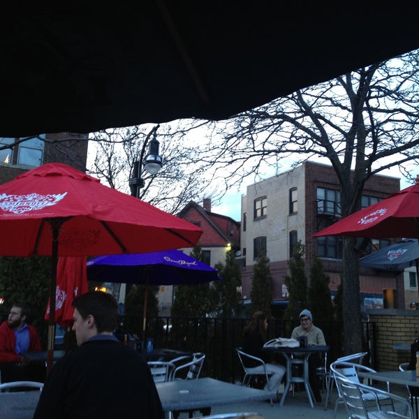 4/25/2013 tarihinde Emily C.ziyaretçi tarafından Chasers Bar &amp; Grille'de çekilen fotoğraf