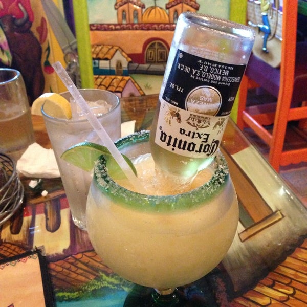 Foto scattata a Mr. Tequila Mexican Restaurant da Tristan G. il 10/8/2013