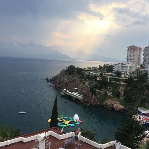 Foto scattata a Duru Suites Hotel da Özge K. il 6/17/2017