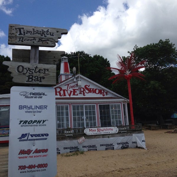 7/5/2013 tarihinde Andi F.ziyaretçi tarafından Tim&#39;s Rivershore Restaurant and Crabhouse'de çekilen fotoğraf