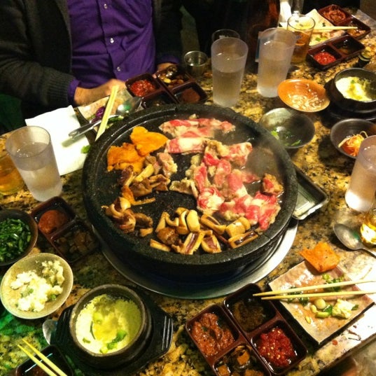 Das Foto wurde bei Hae Jang Chon Korean BBQ Restaurant von Megan D. am 11/27/2012 aufgenommen