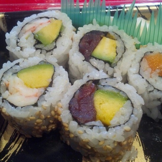 Foto diambil di Bento Sushi oleh Dawn K. pada 4/5/2013