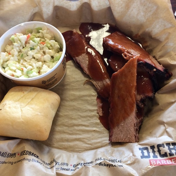 Foto scattata a Dickey&#39;s Barbecue Pit da David L. il 5/29/2014