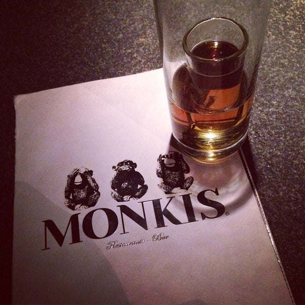Foto tomada en MONKIS Restaurante - Bar  por Andrés R. el 2/16/2015