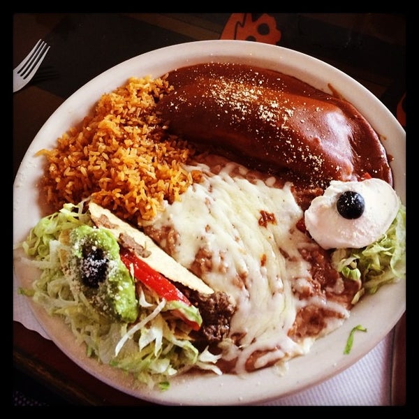 Photo taken at Manuel&#39;s Mexican Restaurant by Lauren R. on 6/15/2014