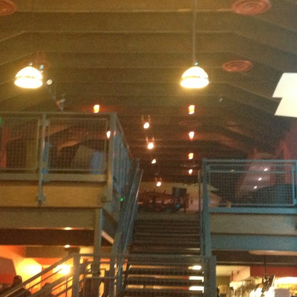 รูปภาพถ่ายที่ Fire Station 1 Restaurant &amp; Brewing Co. โดย Q. C. T. เมื่อ 3/23/2013