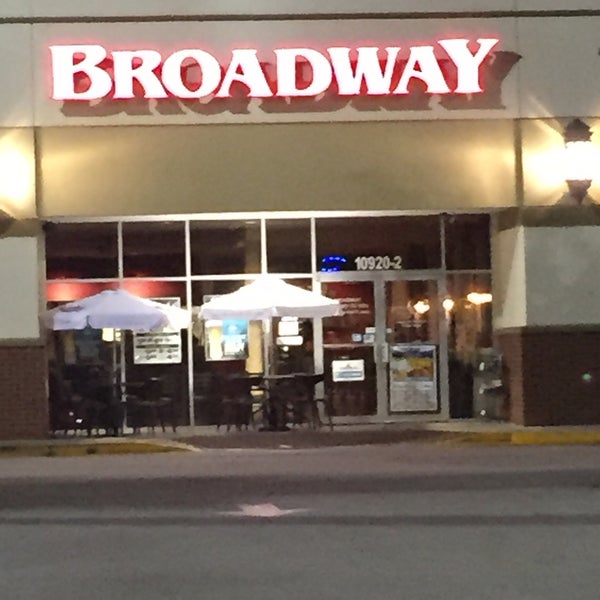 รูปภาพถ่ายที่ Broadway Ristorante &amp; Pizzeria โดย Q. C. T. เมื่อ 8/28/2015