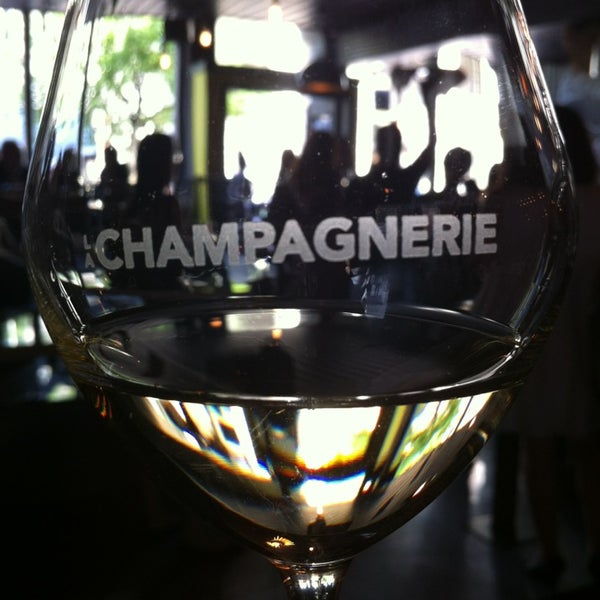 Foto diambil di La Champagnerie oleh Marie-Hélène B. pada 5/28/2013