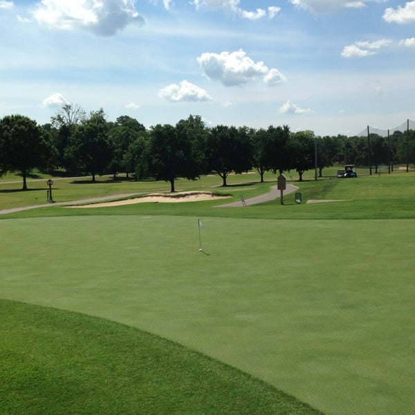Foto diambil di Hermitage Golf Course oleh Beemer pada 7/10/2014