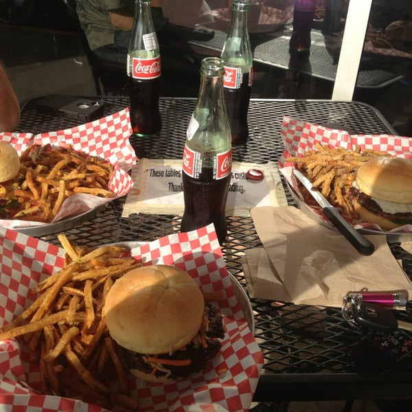 6/16/2013에 Jamie O.님이 Honest Abe&#39;s Burgers &amp; Freedom에서 찍은 사진