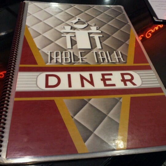 รูปภาพถ่ายที่ Table Talk Diner โดย John D. เมื่อ 1/1/2013