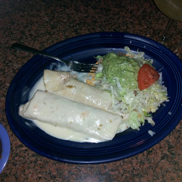 Снимок сделан в El Paisano Mexican Restaurant пользователем JillSTL 4/7/2014