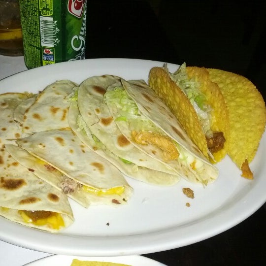 Foto tirada no(a) Guadalajara Mexican Food por Renato A. em 11/11/2012