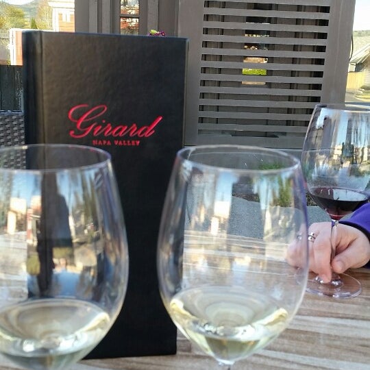 Das Foto wurde bei Girard Winery Tasting Room von KellyElena am 3/1/2015 aufgenommen