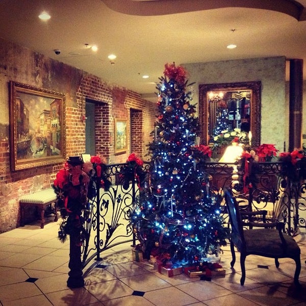Das Foto wurde bei The Ambassador Hotel von Lihe W. am 12/27/2012 aufgenommen