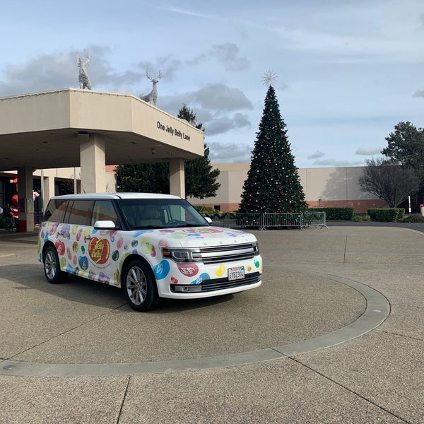 Photo taken at Jelly Belly Factory by Cee M. on 12/24/2019